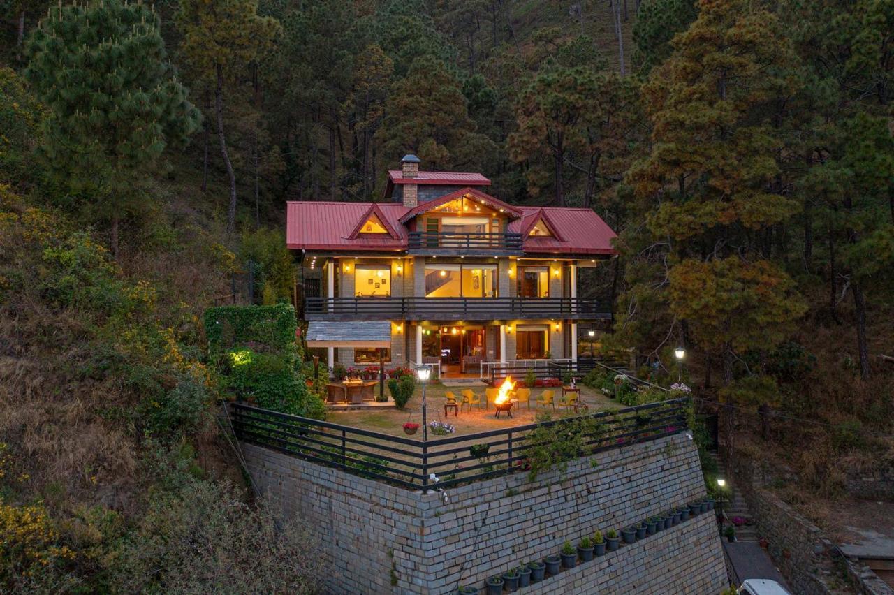 Stayvista At Floradale W Jacuzzi & Wood-Fire Pizza Kasauli Exterior photo