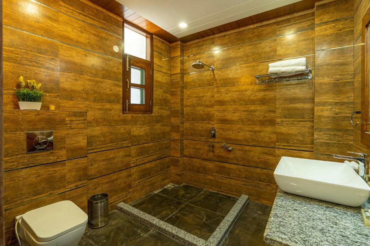 Stayvista At Floradale W Jacuzzi & Wood-Fire Pizza Kasauli Exterior photo